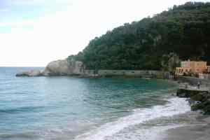 Xtrallusion photo library of independent, self-guided walking and sightseeing holidays in Italy. Pictures, images, photos and photographs taken along the way of this 1-day walking itinerary, to give you a visual impression of the day's walk.